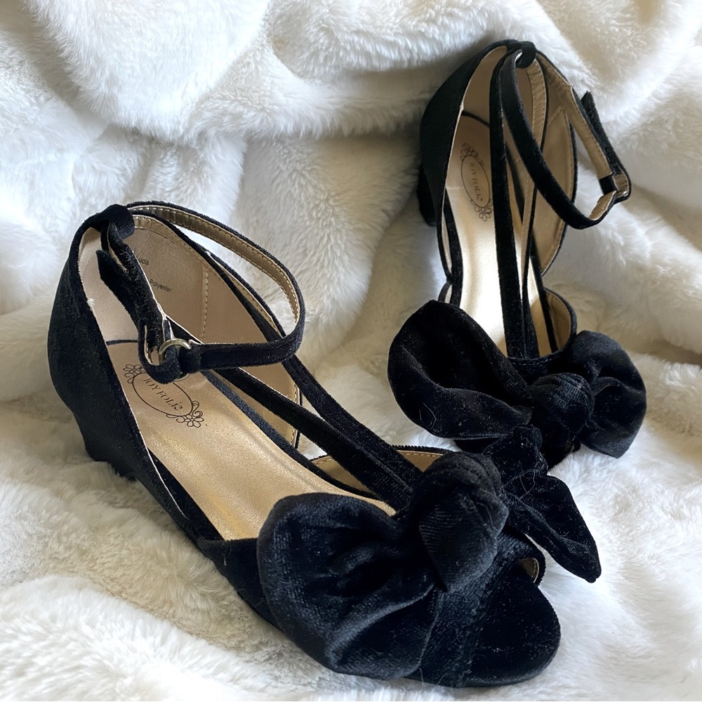 Joyfolie little girls black velvet dress shoes size 1